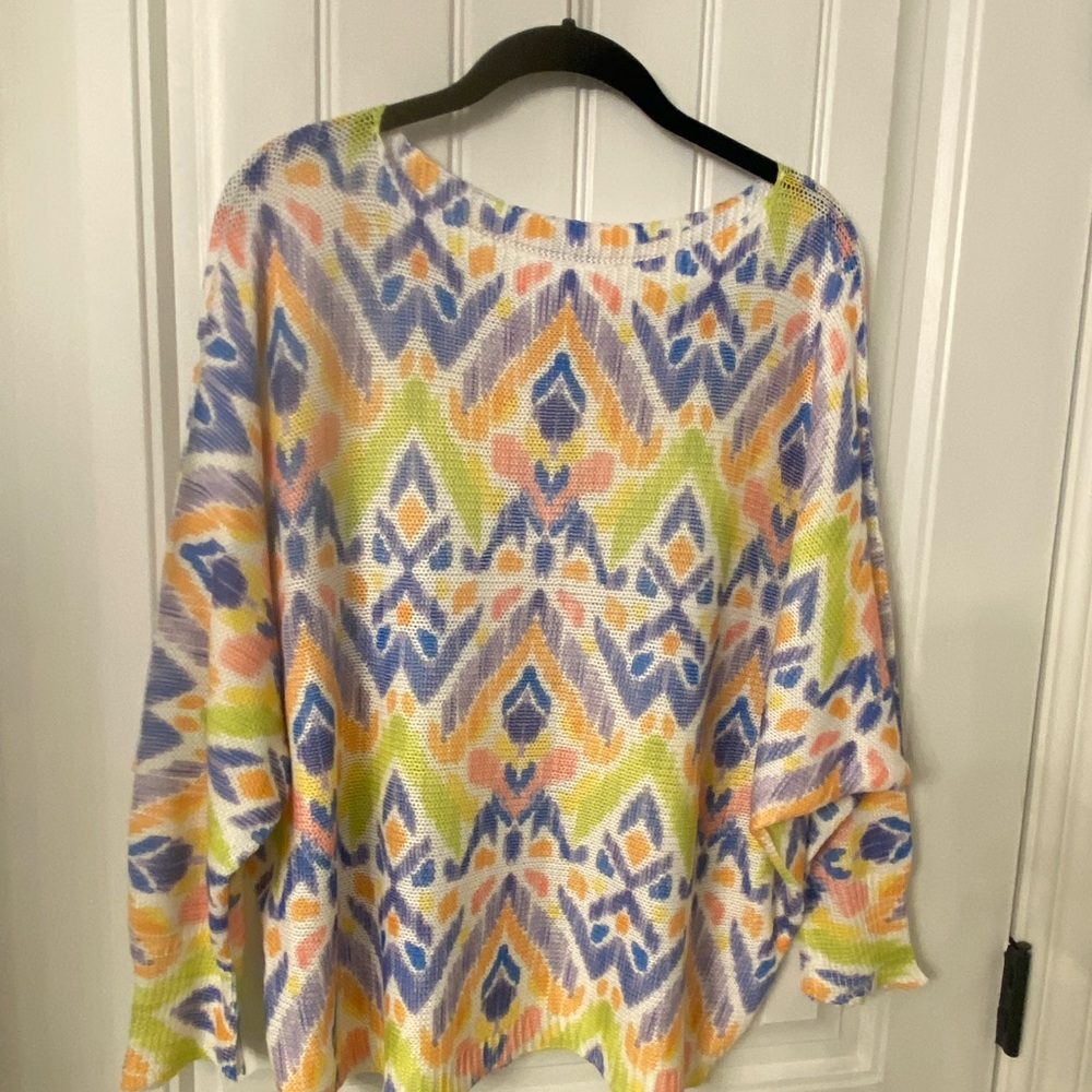 Italian light weight sweater, one size fits most. Love sleeve